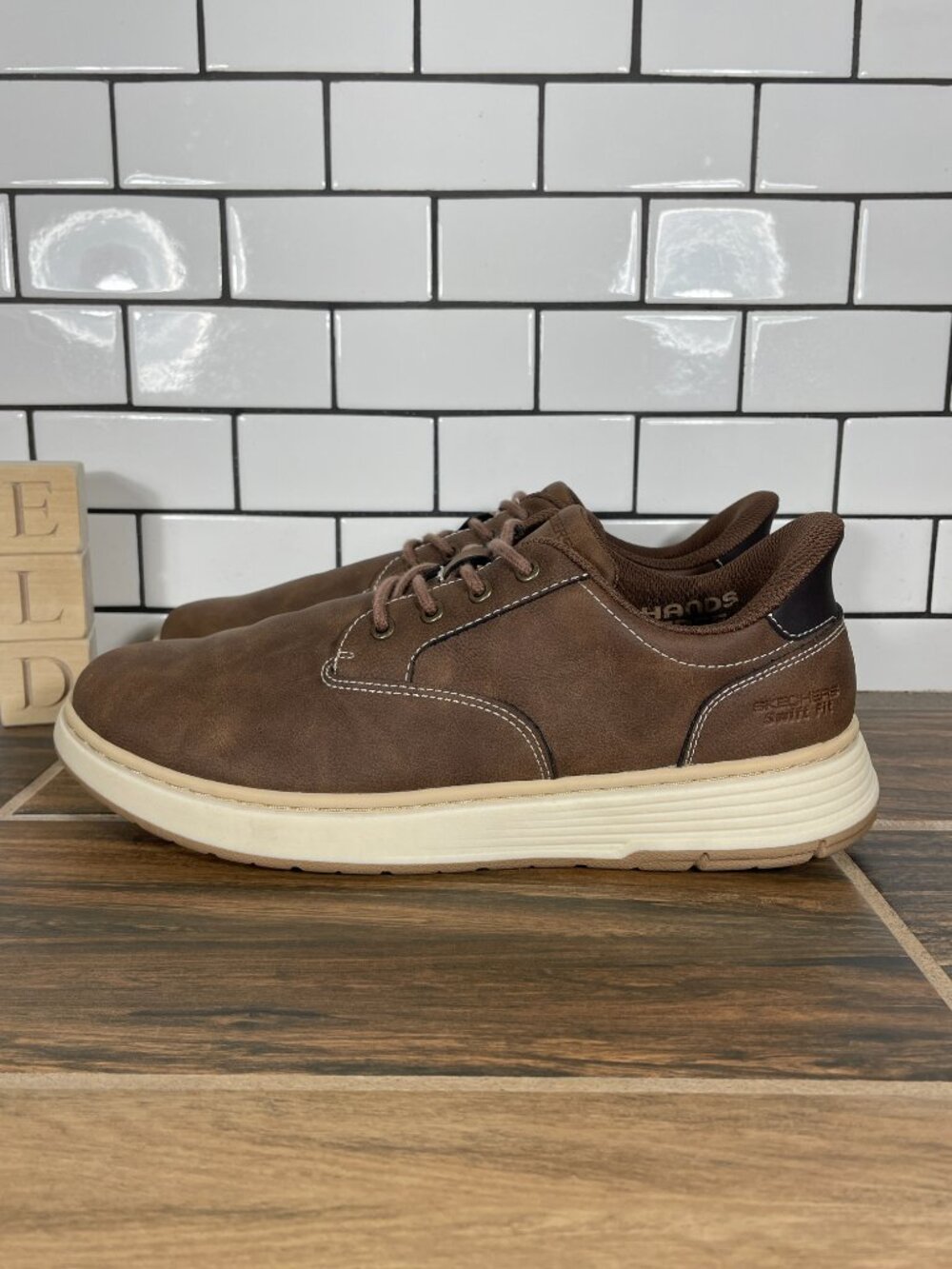 Skechers Swift Fit Shoes Mens Size 8.5 Brown Relaxed Fit Hands Free Casual Derby
